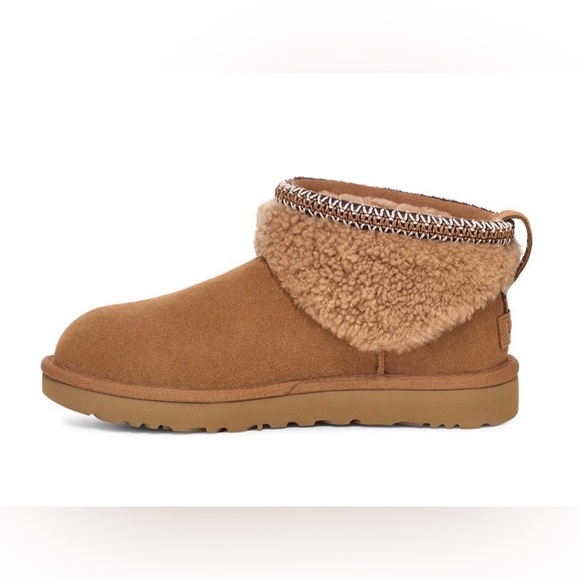 NIB UGG® Women's Classic Ultra Mini Maxi Curly Boots - Picture 5 of 7